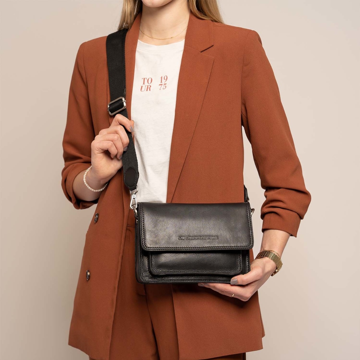 The Chesterfield Brand Leder Umhängetasche Bali schwarz, Feature-Bild